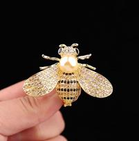 Creative Bee Brooch for Men Women Retro Bee Animal Brooches Pins Jewelry Accessories Party Gifts Trend Cool Thing beige