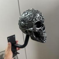 Antikinis kaukolės šalmo sieninis kabliukas Dervos skeletas Motociklo šalmo laikiklis Gotikinis baikerių dekoras Naujoviškas įrangos laikymo ornamentas 24X22X9cm without bracket gray