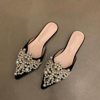 2024 Hot Selling Summer Women's Shoes Fashion Baotou Solid Color Women's Slippers Pointed Toe Pearl Decorated Women's Slippers 39 juoda