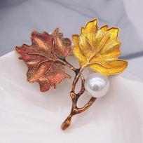 1Pc French Retro Maple Leaf Brooch Exquisite Creative Ginkgo Pin Romantic Fashion Jewelry Accessories Clothing Gifts Souvenirs ruda