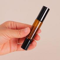 10 ml dvigalvis stiklinis kvepalų buteliukas su rutuliniu ir purškiamu aliuminio antgaliu, daugkartinio naudojimo tuščias kvapų purkštuvas ruda
