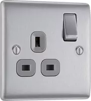 Bg electrical nbs21g 13a vienvietis metalinis šlifuoto plieno jungiklinis maitinimo lizdas - pilkas įdėklas