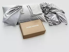 Hydro Snooze 100% organinio bambuko viskozės 3 dalių vėsus patalynės komplektas: švelnus kaip šilkas, laidus orui, įeina 1 paklodė su guma, 2 pagalvių užvalkalai, šviesiai pilka, dvigulis (140x200cm)