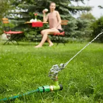 Relaxdays pulsuojantis purkštuvas sodo drėkinimui 360° sektoriaus purkštuvas 14 m veikimo spinduliu vejos purkštuvas šviesiai žalias/sidabrinis