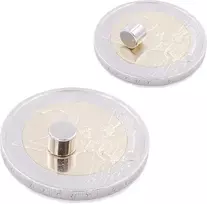 Brudazon 50 mini diskiniai magnetai 5 x 4 mm N52 stipriausio lygio neodimio magnetai itin stiprūs magnetai modeliavimui, nuotraukoms, lentai, skelbimų lentai, šaldytuvui, rankdarbiams, itin stiprus magnetinis diskas
