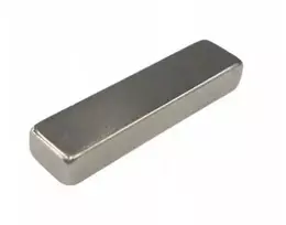 Pagrindinė plokštė 3 x neodimio plokštelinis magnetas 40x10x8 N38 neodiminiai magnetai