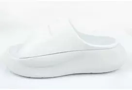 Moteriškos šlepetės Lacoste Serve Slide, baltos