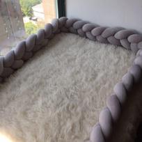 Rankų darbo kūdikio pintas apsauginis lovytės kraštas - Anti-susidūrimo austas turėklas vaikų kambariui. 100cm šviesiai pilka spalva