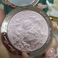 Powder highlighter Flower Knows Little Angel Emboss, naturally brightens watery and three-dimensional base for makeup. 98109