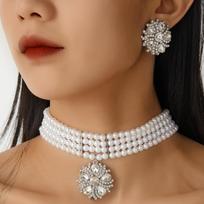 Multi-layered pearl and diamond snowflake set jewelry medieval palace style fashionable elegant necklace brown