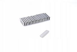 100 vnt. Neodimio magnetai 20x4x2 mm N38 plokšteliniai
