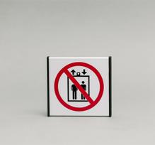 *Ženklas informacinis 1.3 Liftas kroviniams, 93x93mm