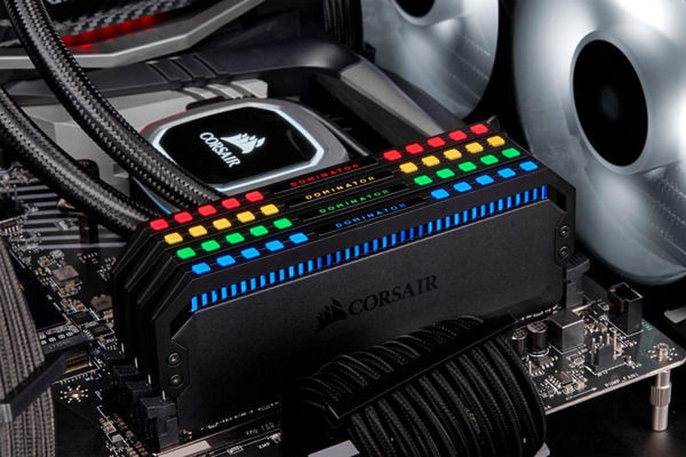 Nuo 159.9 €] Corsair Dominator Platinum RGB 32GB 3200MHz CL16 DDR4 KIT OF 4  CMT32GX4M4Z3200C16 | Kainos.lt