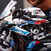 motociklu modeliukai - LEGO Technic BMW M 1000 RR 42130 - 8 nuotrauka