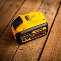 18 ah akumuliatorius dewalt - DeWalt DCB547-XJ - 4 nuotrauka