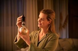 ismanioji lempute - Philips Hue, šiltai balta, E27, 7 W, 550 lm - 7 nuotrauka