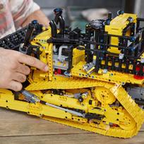 lego valdomi - LEGO Technic Cat D11T buldozeris 42131 - 5 nuotrauka