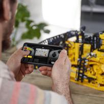 lego valdomi - LEGO Technic Cat D11T buldozeris 42131 - 6 nuotrauka
