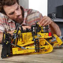 lego valdomi - LEGO Technic Cat D11T buldozeris 42131 - 8 nuotrauka