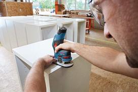 bosch 12v - Briaunų freza Bosch GKF 12V-8; 12 V; 2x3,0 Ah akum. - 2 nuotrauka