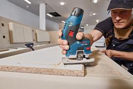 bosch 12v - Briaunų freza Bosch GKF 12V-8; 12 V; 2x3,0 Ah akum. - 5 nuotrauka