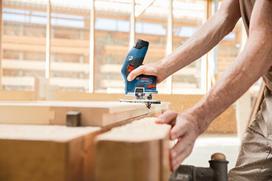bosch 12v - Briaunų freza Bosch GKF 12V-8; 12 V; 2x3,0 Ah akum. - 6 nuotrauka