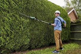 18v akumuliatorius 2 ah - Teleskopinės gyvatvorių žirklės Bosch Universal Hedge Pole 18; 18 V; 1x2,5 Ah akum. - 4 nuotrauka