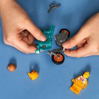 lego motociklas - LEGO CITY Kaskadininkų motociklas viščiukas 60310  - 5 nuotrauka
