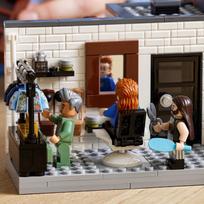 legajos - LEGO Icons Queer Eye – The Fab 5 loftas 10291 - 5 nuotrauka