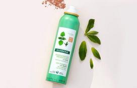 klorane sausas -  KLORANE sausas šampūnas su dilgėlėmis rudiems / tamsiems plaukams, 150 ml - 5 nuotrauka