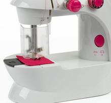 siuvimo masina vaika - Klein Kids Sewing Machine 7901 - 2 nuotrauka