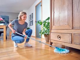 kibiras grindu - Leifheit Grindų valymo rinkinys Clean Twist Disc Mop Ergo Mobile - 17 nuotrauka