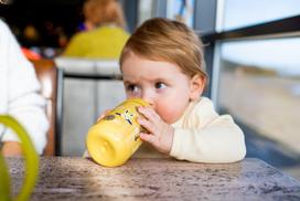 superstara - Vaikiška gertuvė Tommee Tippee Superstar Sipper Training Cup Yellow, 390 ml - 4 nuotrauka