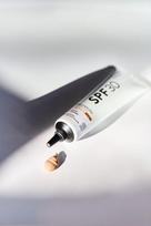 kremas su atspalviu - Odos senėjimą stabdantis kremas nuo saulės SPF30, su atspalviu - 3 nuotrauka