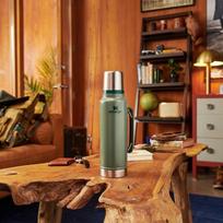 stanley classic legendary - Stanley Classic Thermos 1.9l Green (Žalias) - 3 nuotrauka