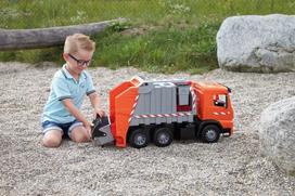 zaislinis sunkvezimis - Lena Strong Giant Garbage Truck Mercedes Arocs 3 Axle Orange/Silver With Labels 02168 - 2 nuotrauka