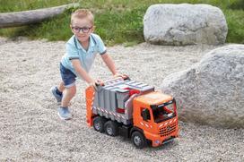 zaislinis sunkvezimis - Lena Strong Giant Garbage Truck Mercedes Arocs 3 Axle Orange/Silver With Labels 02168 - 4 nuotrauka