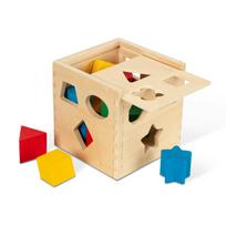 mediniai kubeliai - Melissa & Doug Shape Sorting Cube Classic Toy 10575 - 2 nuotrauka
