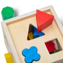 mediniai kubeliai - Melissa & Doug Shape Sorting Cube Classic Toy 10575 - 3 nuotrauka