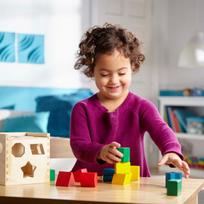 mediniai kubeliai - Melissa & Doug Shape Sorting Cube Classic Toy 10575 - 5 nuotrauka