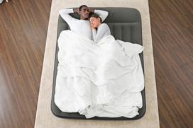 ciuziniu siurblys - Bestway® TriTech™" pripučiamas čiužinys su integruotu akumuliatoriniu siurbliu 2.03m x 1.52m x 30cm - 8 nuotrauka