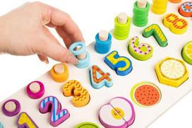 delione skaiciai - Edukacinis žaislas Iso Trade Wooden Sorter XL15078 - 13 nuotrauka