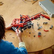lego kranas - LEGO Technic Griebtuvas 42144 - 9 nuotrauka