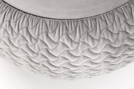 pufas pilkos - Pufas Halmar Bono, šviesiai pilka, 54 cm x 54 cm x 37 cm - 4 nuotrauka