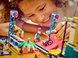lego friends parkas - LEGO Friends Riedlenčių parkas 41751 - 9 nuotrauka