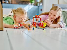 lego city - LEGO City Gaisrinė ir ugniagesių sunkvežimis 60375 - 5 nuotrauka