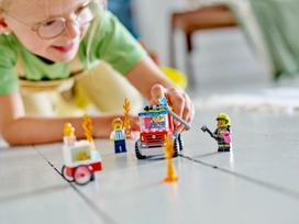 lego city - LEGO City Gaisrinė ir ugniagesių sunkvežimis 60375 - 6 nuotrauka