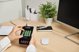 elementai aa - Varta LCD Ultra Fast Charger + 4 x AA 2100 mAh - 9 nuotrauka
