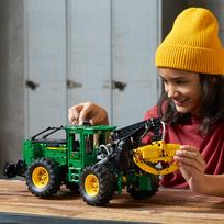 dideli lego konstruktoriai - LEGO Technic Medienos tvarkymo mašina John Deere 948L-II 42157 - 5 nuotrauka
