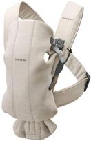 babybjorn nesiokle - BabyBjorn Baby Carrier Mini 3D Jersey -Smėlio spalvos - 1 nuotrauka